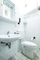 LO NARDO ACCOMMODATION