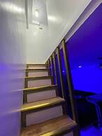Golden Loft With Mood Lighting,stylish Staycation Loft Fast Wi-fi, Sof
