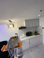 Golden Loft With Mood Lighting,stylish Staycation Loft Fast Wi-fi, Sof