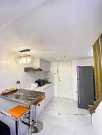 Golden Loft With Mood Lighting,stylish Staycation Loft Fast Wi-fi, Sof