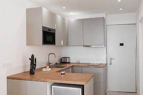 Charming Studio - 2p/ac - Sea View - Antibes