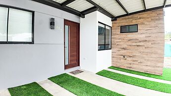 Macaw House with private pool