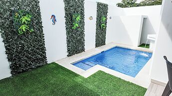 Macaw House with private pool