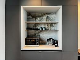 128 LIM - 2106 Stay Only Tower Suite