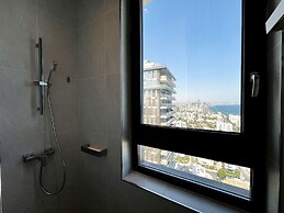 128 LIM - 2106 Stay Only Tower Suite