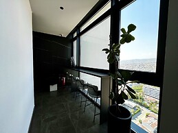 128 LIM - 2106 Stay Only Tower Suite