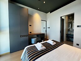 128 LIM - 2106 Stay Only Tower Suite