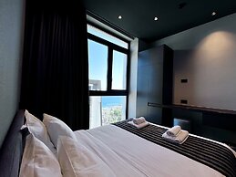 128 LIM - 2106 Stay Only Tower Suite