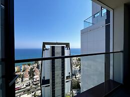 128 LIM - 2106 Stay Only Tower Suite