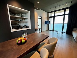 128 LIM - 2106 Stay Only Tower Suite