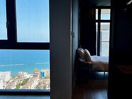128 LIM - 2005 Stay Only Tower Suite