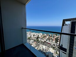 128 LIM - 2005 Stay Only Tower Suite