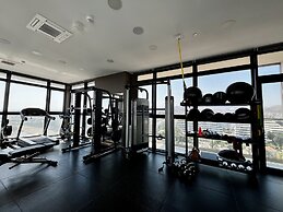 128 LIM - 2005 Stay Only Tower Suite