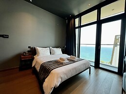 128 LIM - 2005 Stay Only Tower Suite