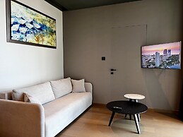 128 LIM - 2005 Stay Only Tower Suite