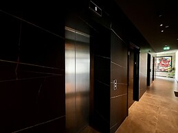 128 LIM - 2005 Stay Only Tower Suite