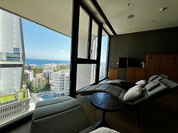 128 LIM - 2005 Stay Only Tower Suite