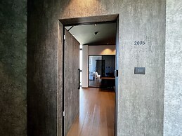128 LIM - 2005 Stay Only Tower Suite
