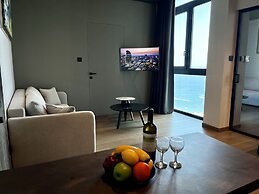 128 LIM - 2005 Stay Only Tower Suite