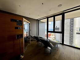 128 LIM - 2002 Stay Only Tower Suite