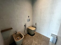 128 LIM - 2002 Stay Only Tower Suite