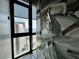 128 LIM - 2002 Stay Only Tower Suite