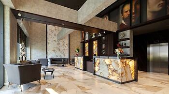 128 LIM - 2002 Stay Only Tower Suite