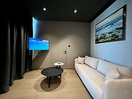 128 LIM - 2002 Stay Only Tower Suite