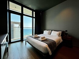 128 LIM - 2002 Stay Only Tower Suite