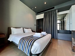 128 LIM - 2002 Stay Only Tower Suite