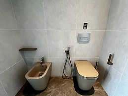128 LIM - 2002 Stay Only Tower Suite