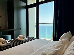128 LIM - 2002 Stay Only Tower Suite