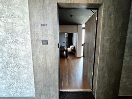128 LIM - 2002 Stay Only Tower Suite