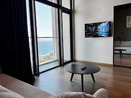 128 LIM - 2001 Stay Only Tower Suite