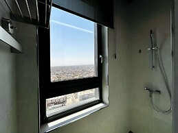 128 LIM - 2001 Stay Only Tower Suite