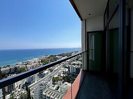 128 LIM - 2001 Stay Only Tower Suite