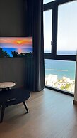 128 LIM - 2001 Stay Only Tower Suite
