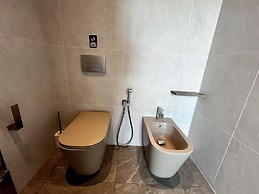 128 LIM - 2001 Stay Only Tower Suite