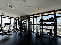 128 LIM - 2001 Stay Only Tower Suite