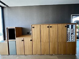 128 LIM - 2001 Stay Only Tower Suite