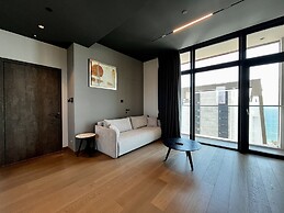 128 LIM - 2001 Stay Only Tower Suite