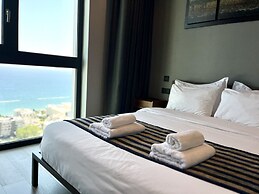 128 LIM - 2001 Stay Only Tower Suite
