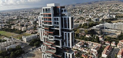 128 LIM - 2001 Stay Only Tower Suite
