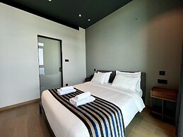 128 LIM - 2006 Stay Only Tower Suite