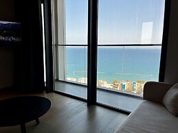 128 LIM - 2006 Stay Only Tower Suite