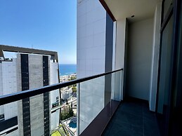128 LIM - 2006 Stay Only Tower Suite