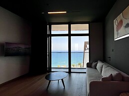128 LIM - 2006 Stay Only Tower Suite