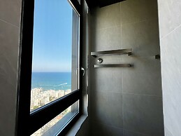 128 LIM - 2006 Stay Only Tower Suite