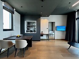 128 LIM - 2006 Stay Only Tower Suite