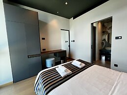 128 LIM - 2006 Stay Only Tower Suite